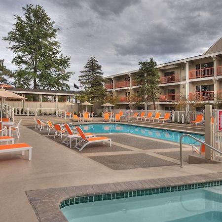 Ashland Hills Hotel & Suites Exterior photo